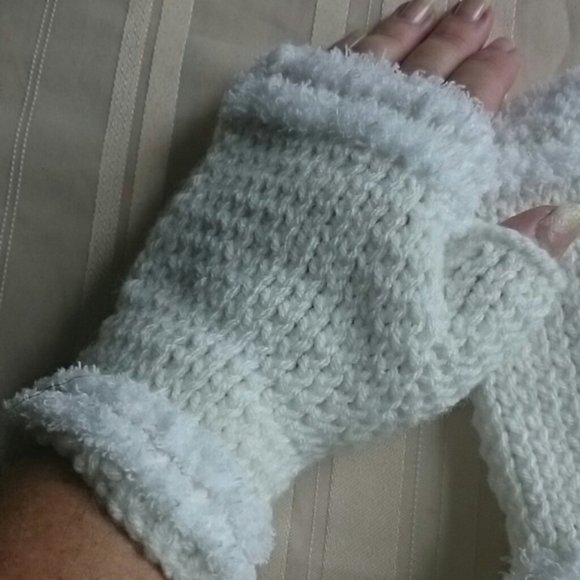 Hand Crafted Fingerless Gloves Hand Knit Warmers Hat Mitts Winter Wear Essential